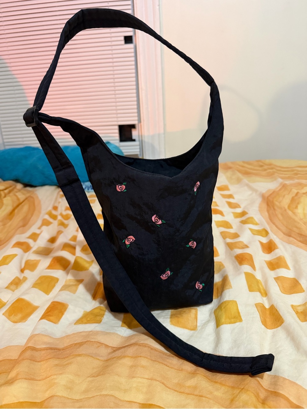 BAGGU Small Sling Bag UO Exclusive Roses